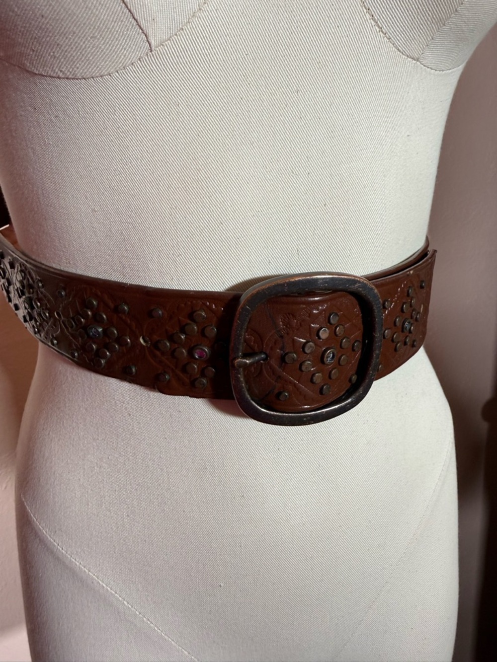 Lake Shore Drive Brown tooled leather Studded wide Vintage Western Belt large - Picture 4 of 17